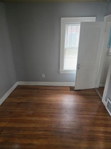 1817 Maplewood Avenue, Lansing, MI 48910