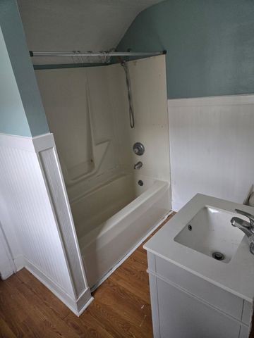 1817 Maplewood Avenue, Lansing, MI 48910