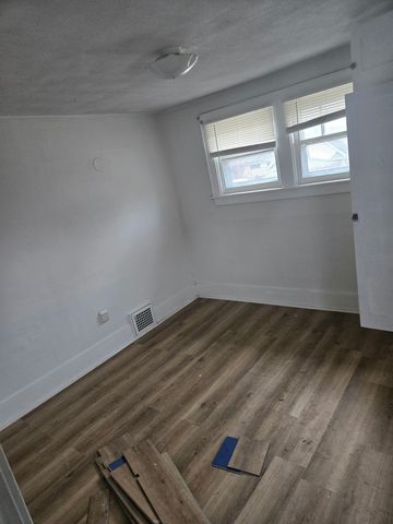 1817 Maplewood Avenue, Lansing, MI 48910