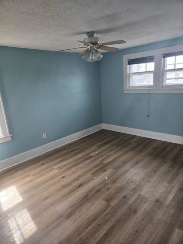 1817 Maplewood Avenue, Lansing, MI 48910