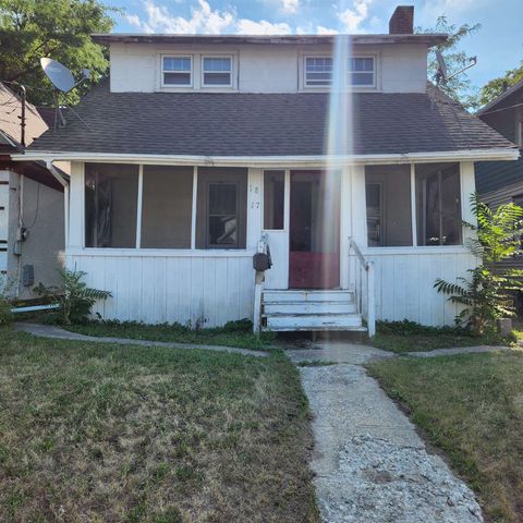1817 Maplewood Avenue, Lansing, MI 48910