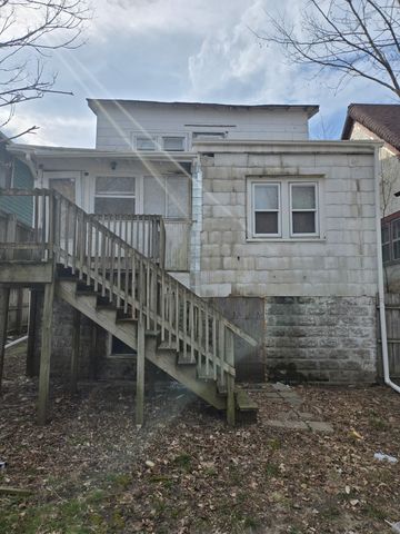 1817 Maplewood Avenue, Lansing, MI 48910