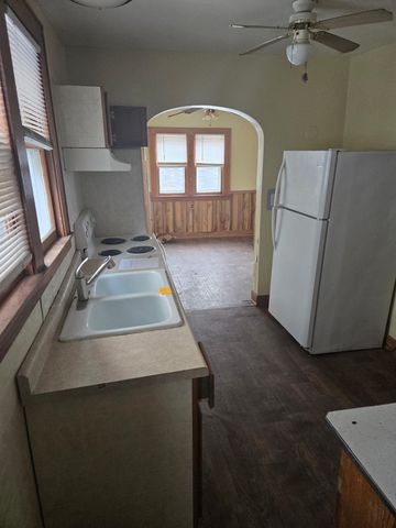 1817 Maplewood Avenue, Lansing, MI 48910