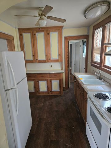 1817 Maplewood Avenue, Lansing, MI 48910