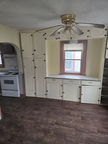 1817 Maplewood Avenue, Lansing, MI 48910
