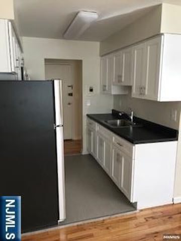79 Washington Avenue 19, Dumont, NJ 07628