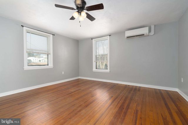 30 W MCCLURE ST, New Bloomfield, PA 17068