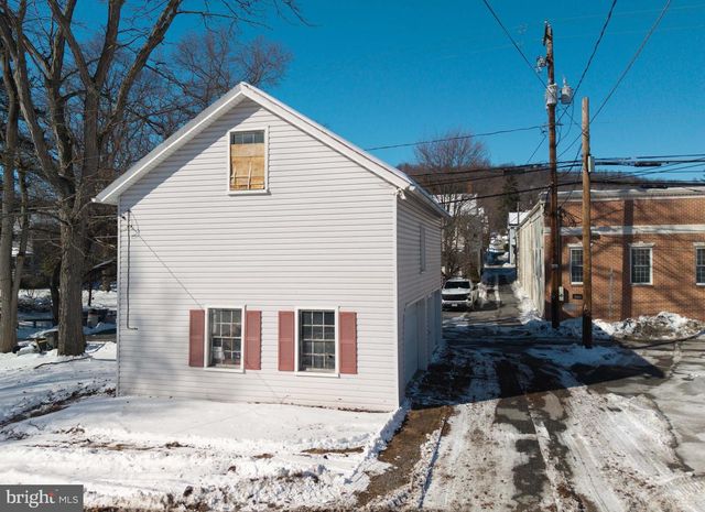 30 W MCCLURE ST, New Bloomfield, PA 17068