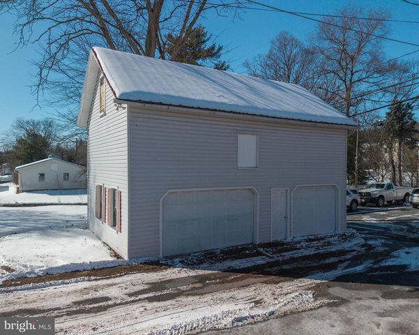 30 W MCCLURE ST, New Bloomfield, PA 17068