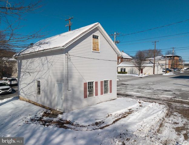 30 W MCCLURE ST, New Bloomfield, PA 17068