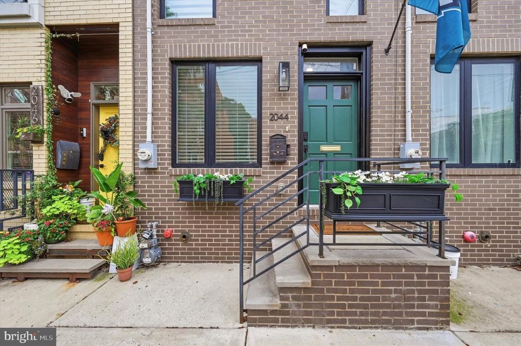 2044 E SUSQUEHANNA AVE, Philadelphia, PA 19125 — exterior