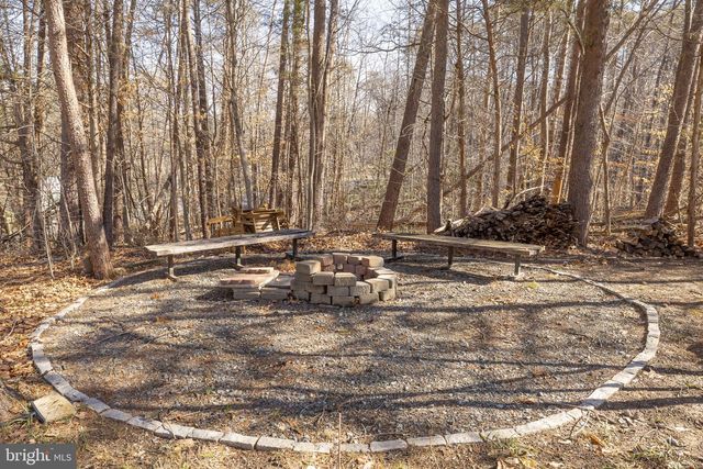 15 WINNING COLORS RD, Stafford, VA 22556