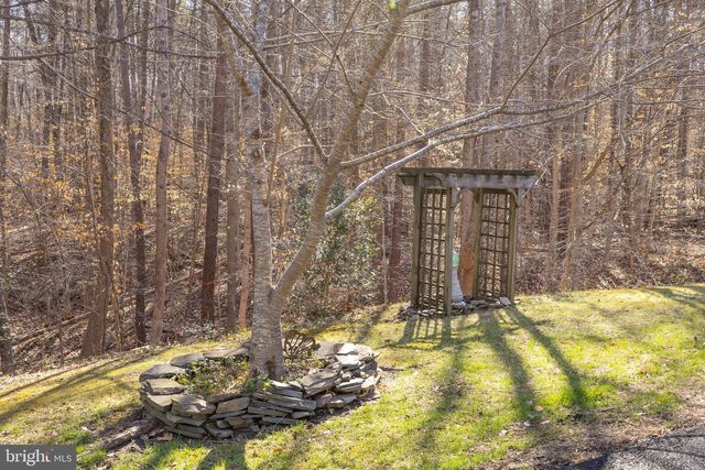 15 WINNING COLORS RD, Stafford, VA 22556