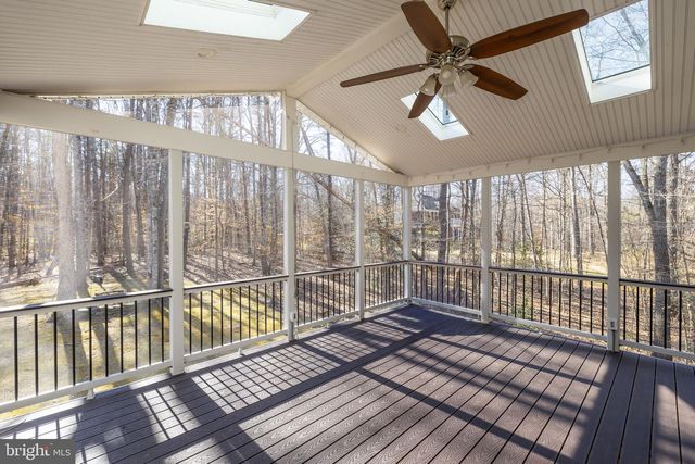 15 WINNING COLORS RD, Stafford, VA 22556