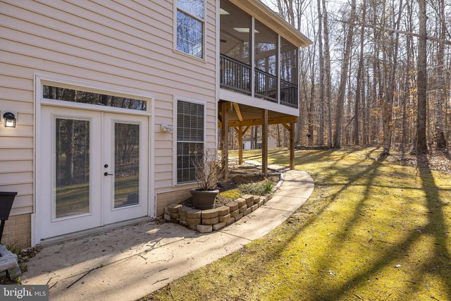 15 WINNING COLORS RD, Stafford, VA 22556