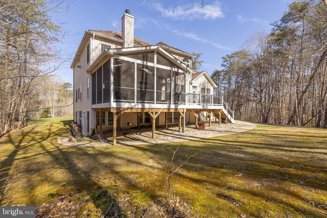 15 WINNING COLORS RD, Stafford, VA 22556