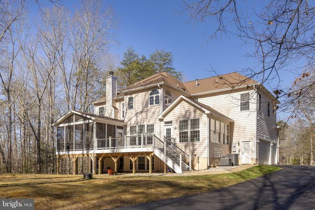 15 WINNING COLORS RD, Stafford, VA 22556