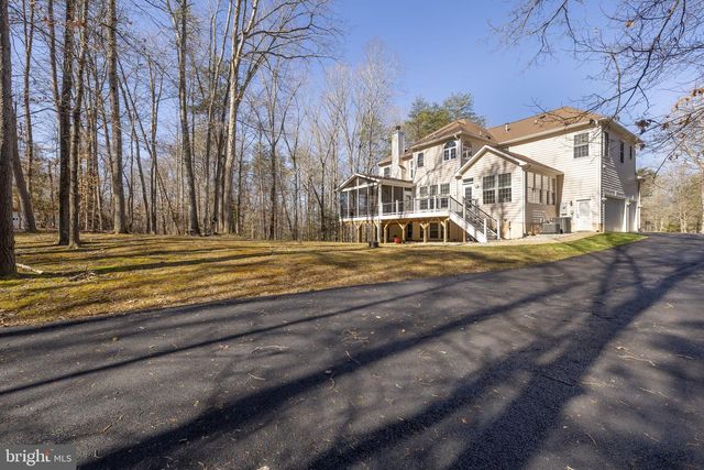 15 WINNING COLORS RD, Stafford, VA 22556