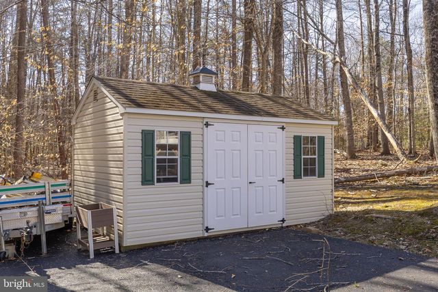 15 WINNING COLORS RD, Stafford, VA 22556