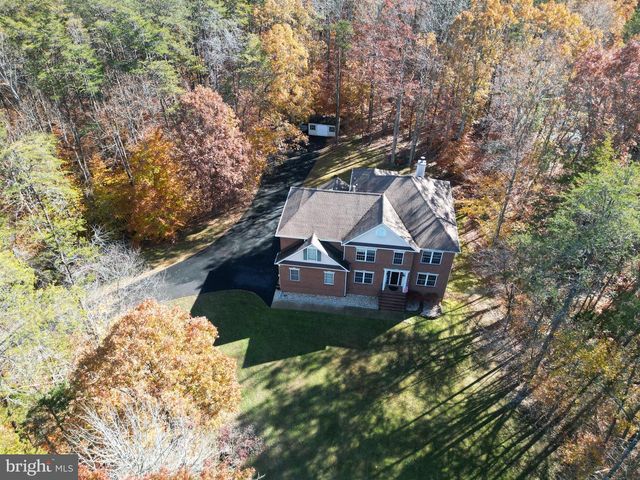 15 WINNING COLORS RD, Stafford, VA 22556