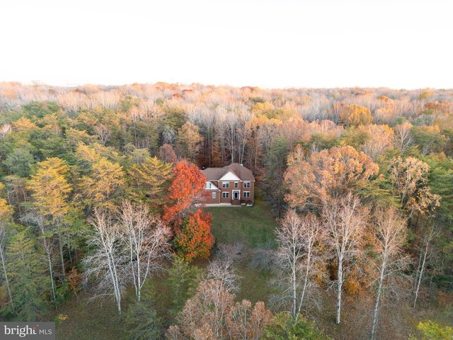 15 WINNING COLORS RD, Stafford, VA 22556