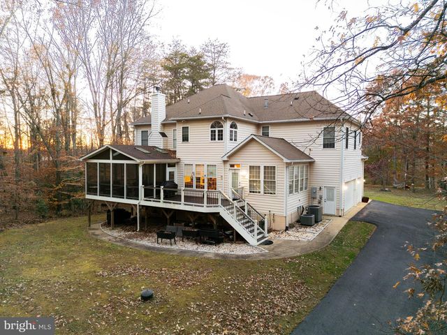 15 WINNING COLORS RD, Stafford, VA 22556