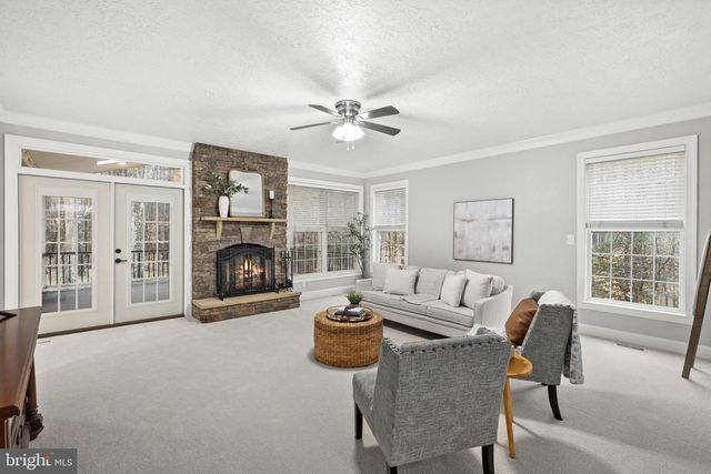 15 WINNING COLORS RD, Stafford, VA 22556