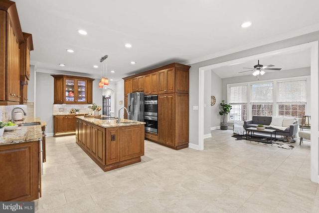 15 WINNING COLORS RD, Stafford, VA 22556