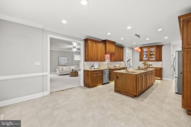 15 WINNING COLORS RD, Stafford, VA 22556