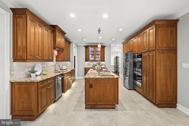 15 WINNING COLORS RD, Stafford, VA 22556