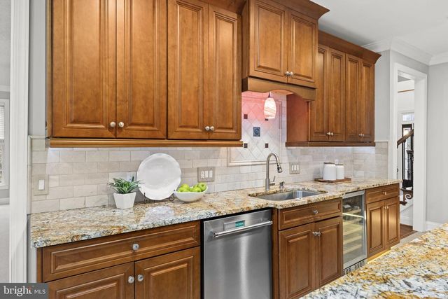 15 WINNING COLORS RD, Stafford, VA 22556