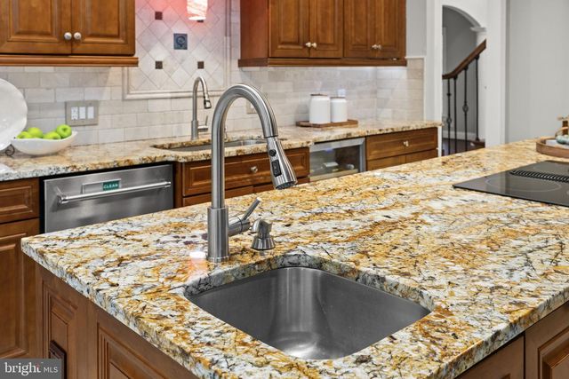 15 WINNING COLORS RD, Stafford, VA 22556