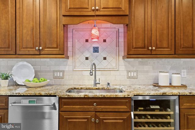 15 WINNING COLORS RD, Stafford, VA 22556