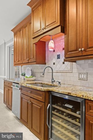 15 WINNING COLORS RD, Stafford, VA 22556