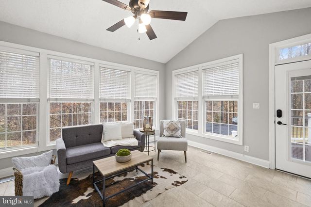 15 WINNING COLORS RD, Stafford, VA 22556