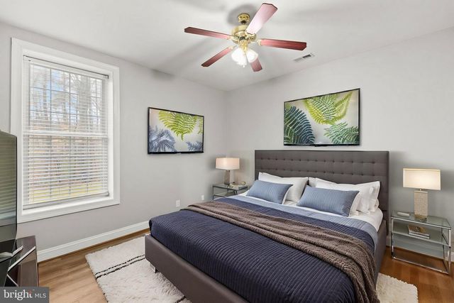 15 WINNING COLORS RD, Stafford, VA 22556