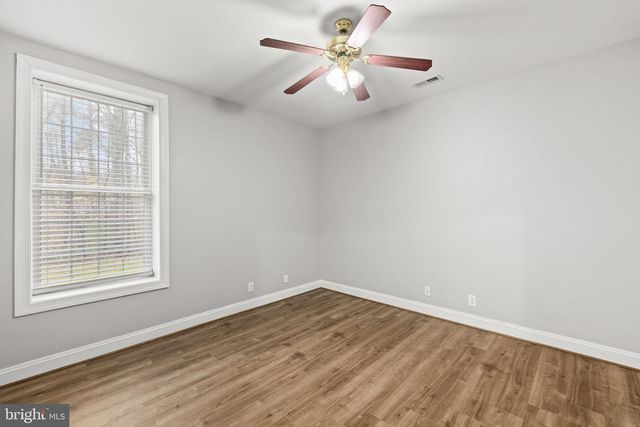 15 WINNING COLORS RD, Stafford, VA 22556