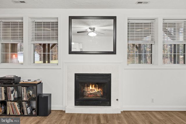 15 WINNING COLORS RD, Stafford, VA 22556