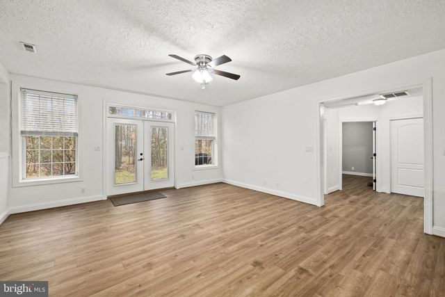 15 WINNING COLORS RD, Stafford, VA 22556