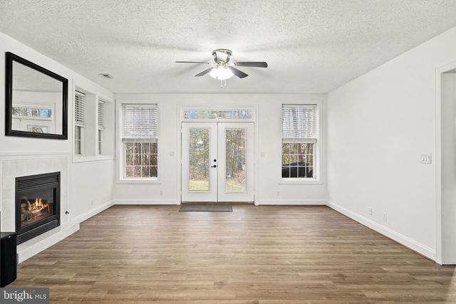 15 WINNING COLORS RD, Stafford, VA 22556