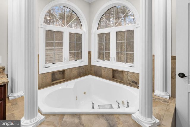 15 WINNING COLORS RD, Stafford, VA 22556