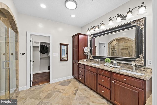 15 WINNING COLORS RD, Stafford, VA 22556