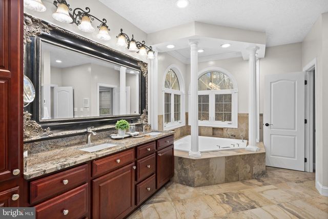 15 WINNING COLORS RD, Stafford, VA 22556