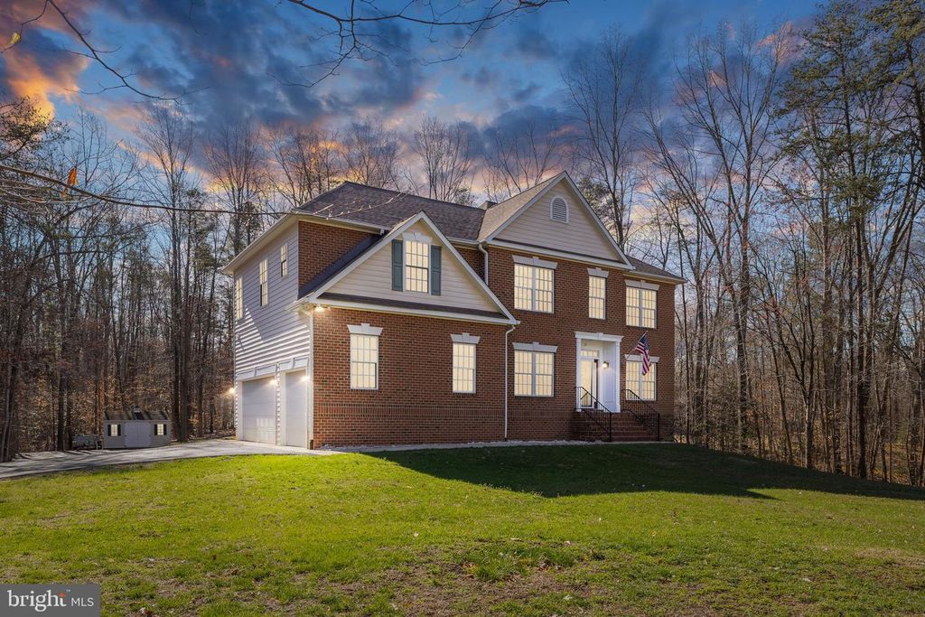 15 WINNING COLORS RD, Stafford, VA 22556