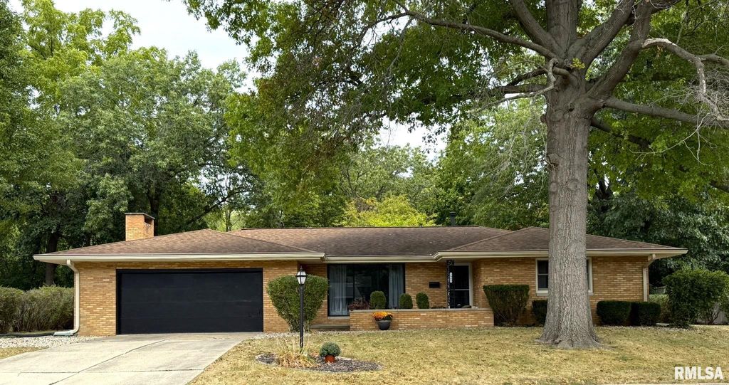 2905 W KINGSTON Court, Peoria, IL 61604