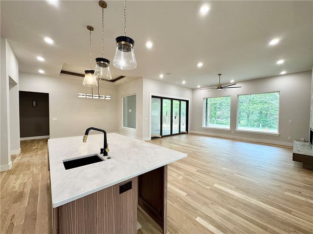 111 NW Trail Ridge Road, Bentonville, AR 72712