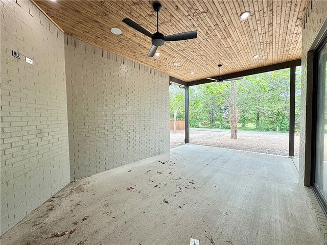 111 NW Trail Ridge Road, Bentonville, AR 72712