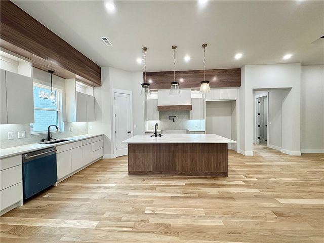 111 NW Trail Ridge Road, Bentonville, AR 72712