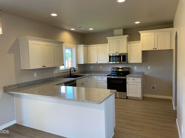 2211 Piazza Drive, Medford, OR 97501