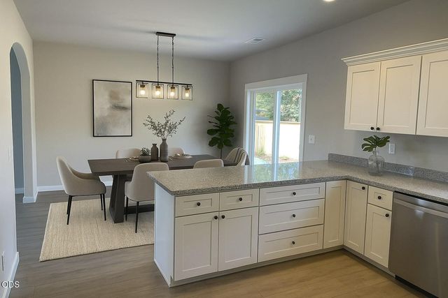 2211 Piazza Drive, Medford, OR 97501